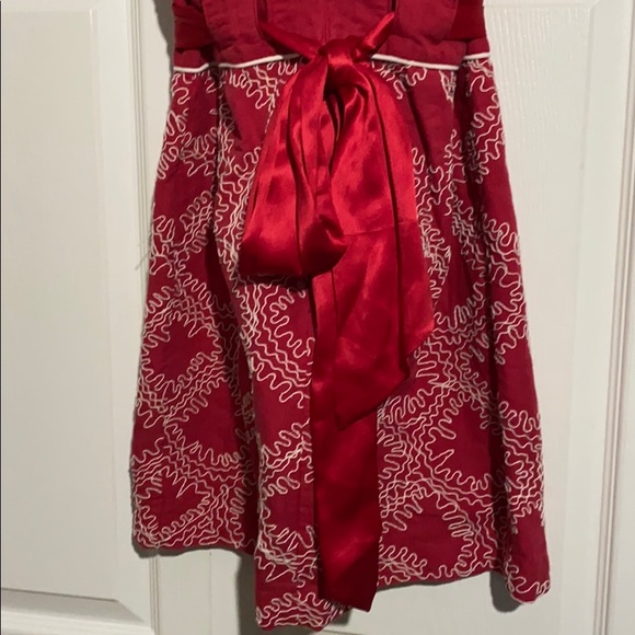 Vibrant red dress with white detailing - Picture 4 of 6